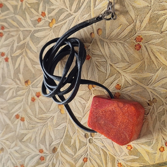 CHUNKY FOSSILIZED CORAL PENDANT ON A LEATHER CHAIN - Picture 7 of 13